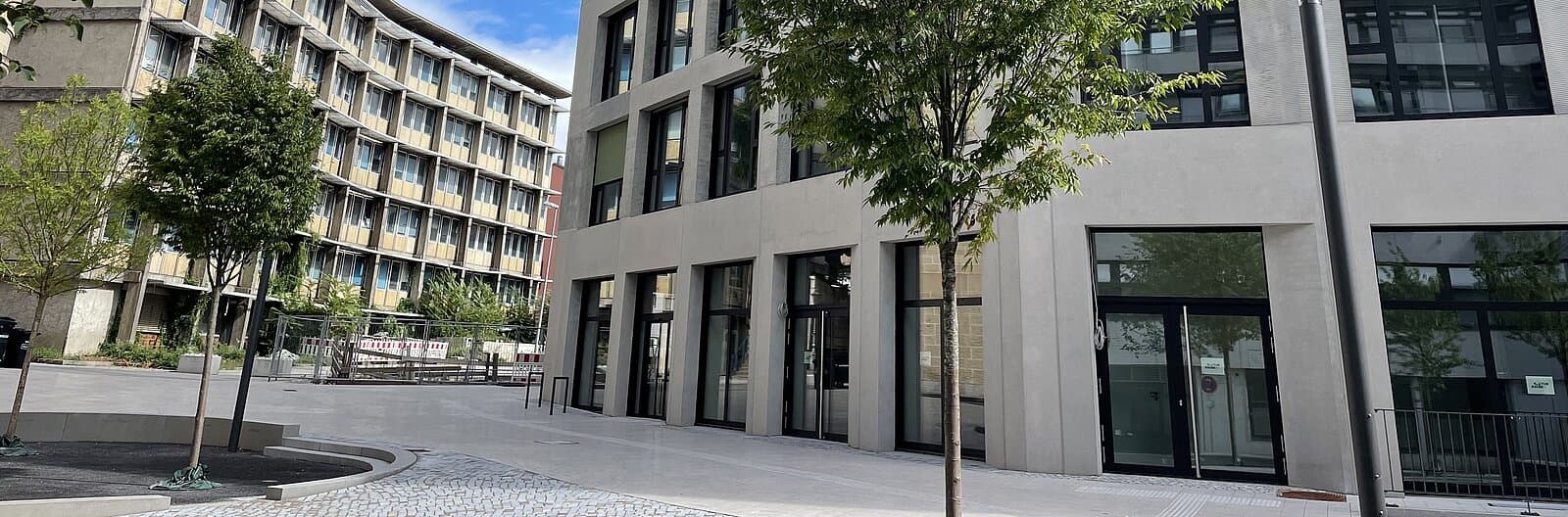 Innenhof am Neuen Technischen Rathaus mit dem Eingang zum Kulturraum Pforzheim